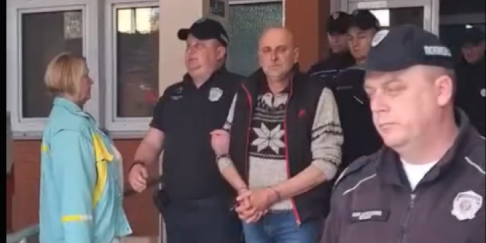 Totalni haos: Sudija Vesna Adamović udarila na policiju zbog blokadera Kokanovića