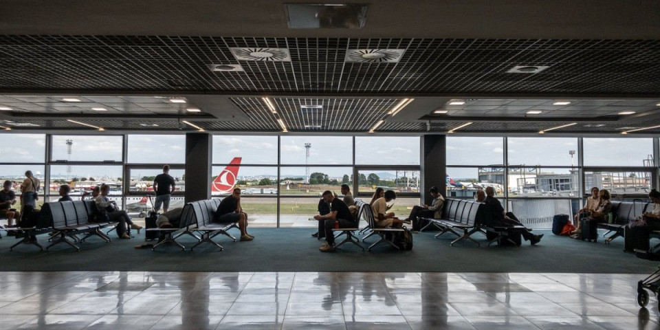 Ljudi unajmljuju privatne avione za evakuaciju: Evo ko je na svoju ruku organizovao čarter let