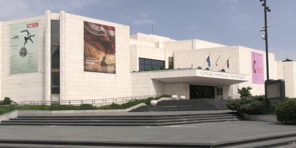 Srpsko narodno pozorište: "Nije bilo urušavanja nadstrešnice, radi se na popravci sistema drenaže"