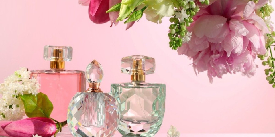 5 zavodljivih prolećnih parfema: Mirisi zbog kojih će svi okretati glavu za vama