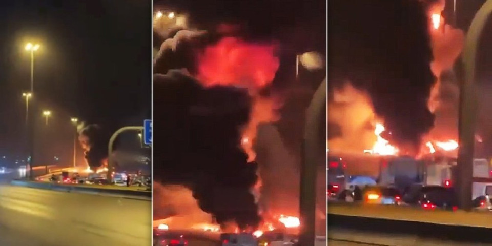 (VIDEO) Pogođena američka ambasada! Ruši se zgrada, krov je pao - požar besni, diže se ogroman stub dima