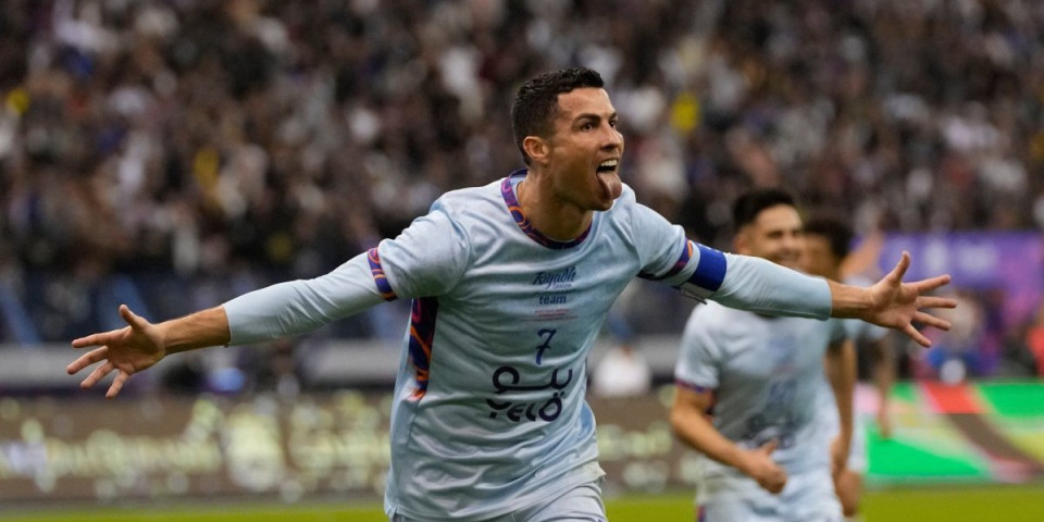 Šok obrt: Avion jeste odleteo, ali bez Ronalda! Portugalac odradio trening u Rijadu (FOTO)