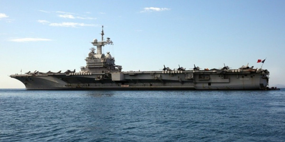 Makron izdao naređenje! Nosač aviona "Šarl de Gol" juri ka Iranu: Šta ovo treba da znači?