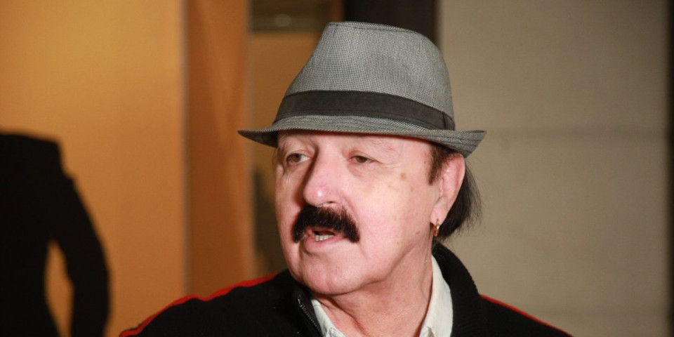 Srušena rodna kuća Harisa Džinovića: Pevač više nema gde da prenoći