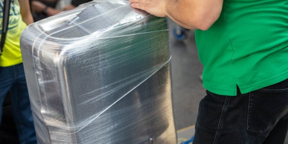 Nikada ne obmotavajte kofer folijom: Greška koja može skupo da vas košta na putovanju