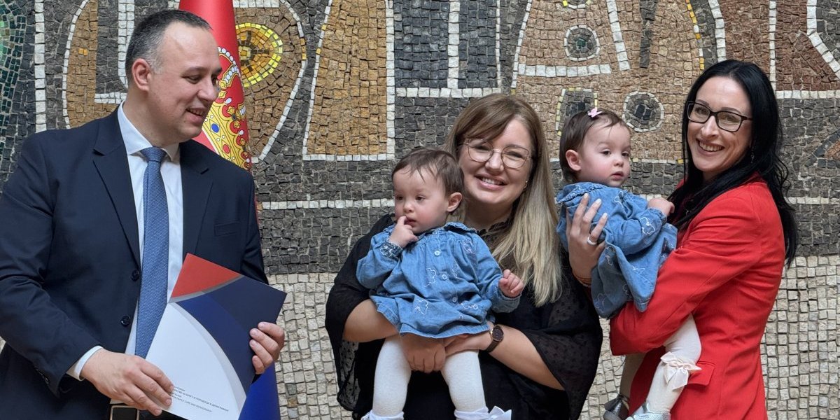 Svečana dodela rešenja majkama za kupovinu prve nekretnine