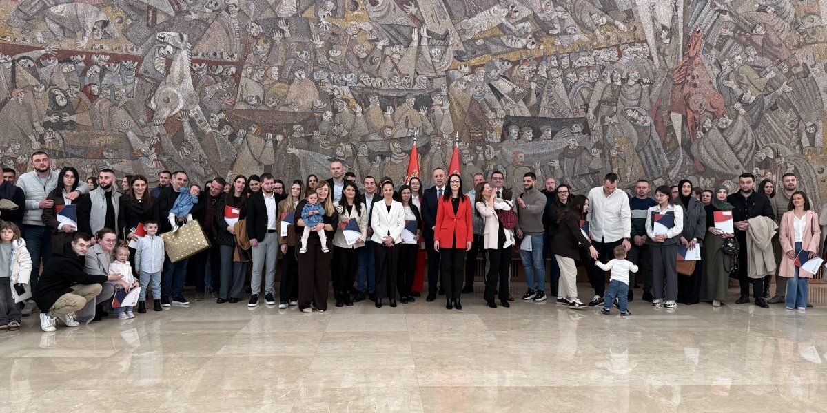 Svečana dodela rešenja majkama za kupovinu prve nekretnine