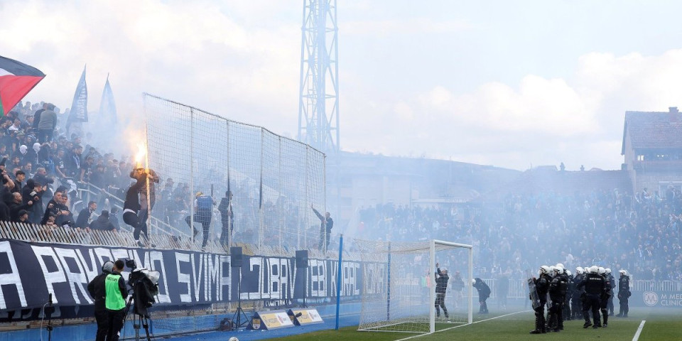 Sportinjo otkriva kako je došlo do haosa u Novom Pazaru: Gađali navijače Zvezde, baklje su bile svuda...