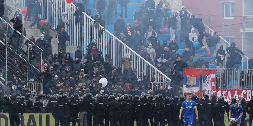 Novi sukob u Novom Pazaru! Zbog provokacija domaćih navijača nastao haos na meču sa Zvezdom (VIDEO)