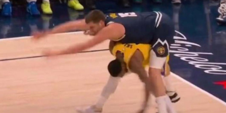 (VIDEO) Ljudi, ovo morate da vidite: Jokić "zajahao" košarkaša Lejkersa, internet gori zbog ove scene