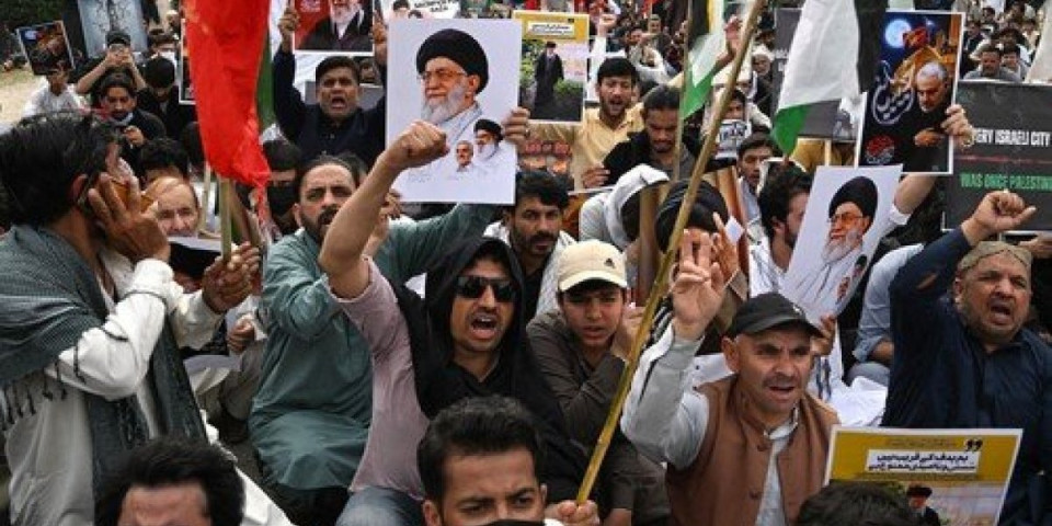 Smrt Americi i Izraelu! Brutalne scene u Islamabadu, narod besan zbog ubistva lidera Irana (FOTO)