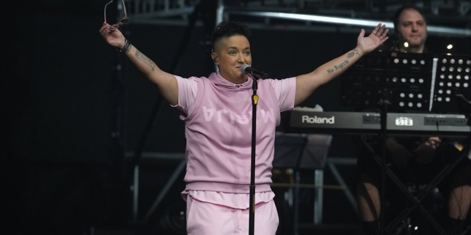 Dvorana u suzama: Marija Šerifović posvetila pesmu Halida Bešlića pokojnom ocu Rajku