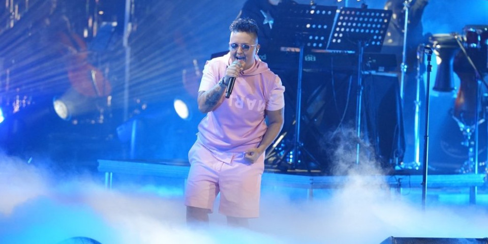 Marija Šerifović na ivici suza prekinula koncert zbog sina: "Sklonite ga odmah" (VIDEO)