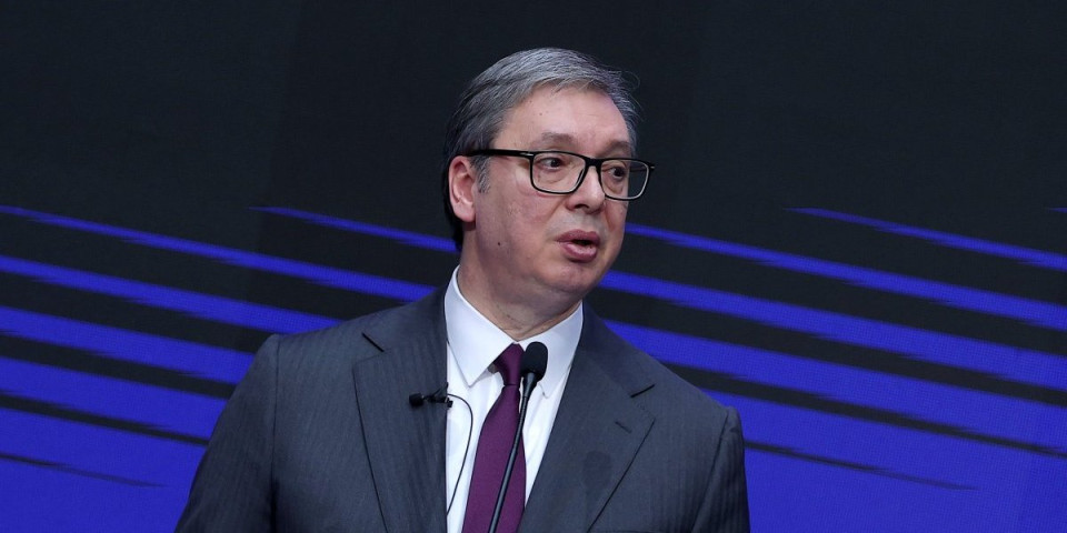 Iznenađenje za 8. mart: Vučić organizovao slavlje za žene iz Predsedništva (VIDEO)