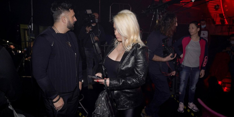 Vernica, a nije prošla pored biblije! Pevačicina svekrva očajna: "Ona prodaje intimu"