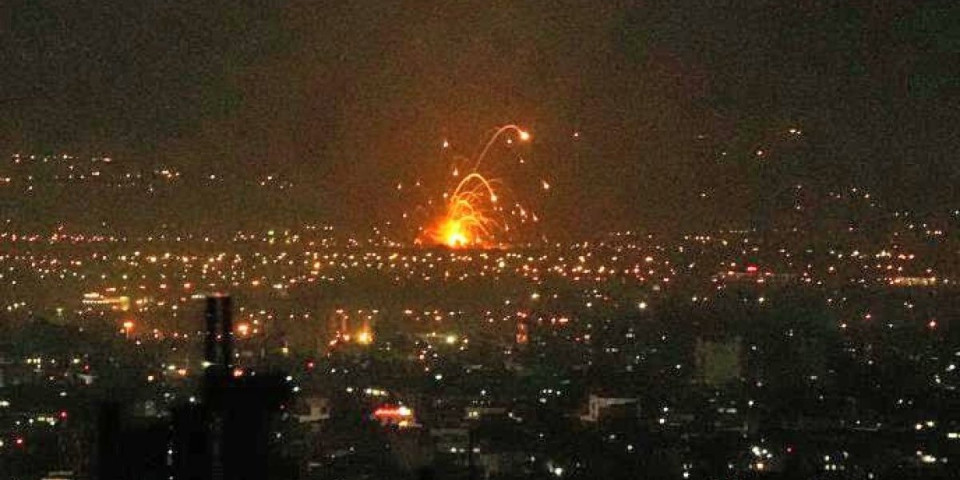 Haos u Dubaiju: Projektil pao pravo na auto i usmrtio vozača