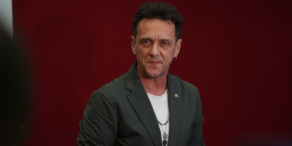 (VIDEO) Ostavio ženu i napravio dete drugoj: Dženan Lončarević uhvaćen s plavušom