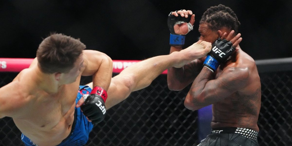 Auuu, strašan nokaut: Surovim udarcem ga poslao na patos (VIDEO/FOTO)