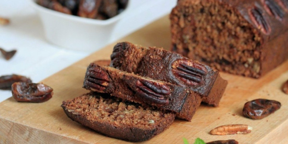 Čokoladni hleb sa urmama i bez šećera: Novi hit sa društvenih mreža koji se sprema za samo 30 minuta