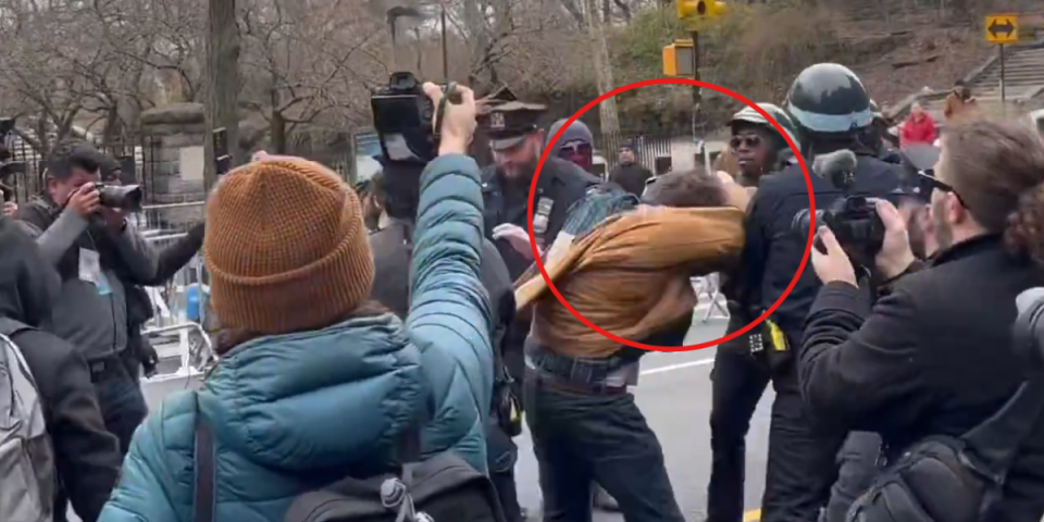 (VIDEO) Pakao u Njujorku zbog Irana! Rat došao na američko tlo: Sveopšti sukob na ulicama, hitno reagovala policija