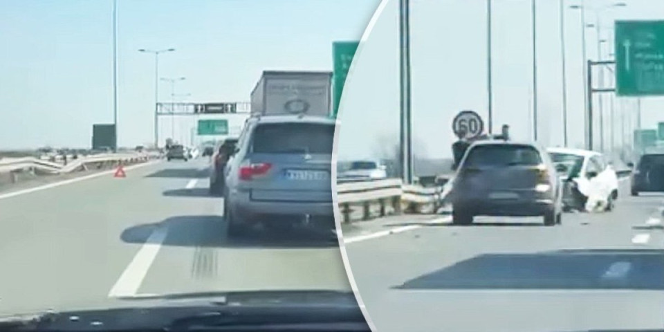 Jeziva nesreća na Dobanovačkoj petlji: Sudar dva automobila, jedan potpuno smrskan, srča svuda po kolovozu (VIDEO)