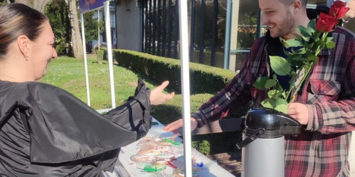 Deljenje cveća na Vračaru.