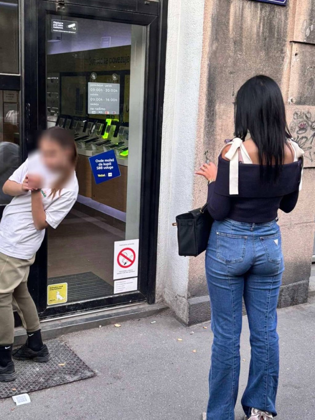 Na Instagramu bomba, a uživo pljosnata zadnjica: Šok izdanje Aleksandre Subotić (PAPARACO)