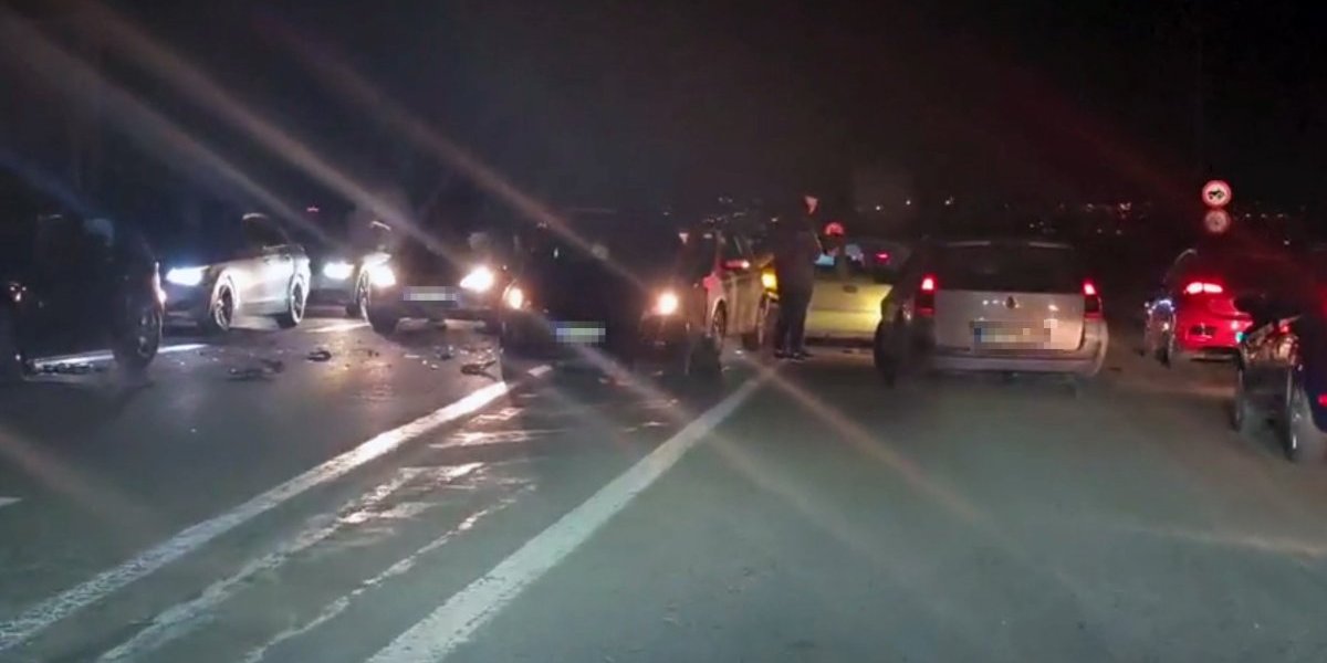 Gužva na mestu lančanog sudara