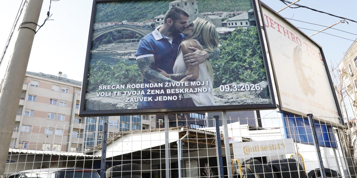 Bilbord sa porukom Tanje Miljković Marku Miljković