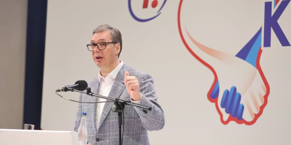 (VIDEO) Pobedićemo, sačuvaćemo Srbiju: Vučićeva udarna poruka sa velikog skupa u Sivcu