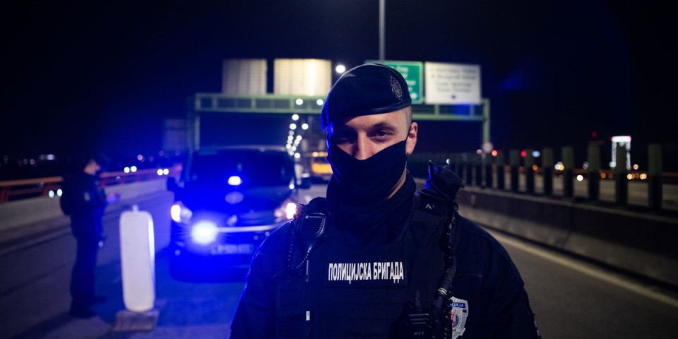 Potera na Zvezdari za automobilom crnogorskih tablica! Mladić (19) probio policijsku blokadu, a onda...