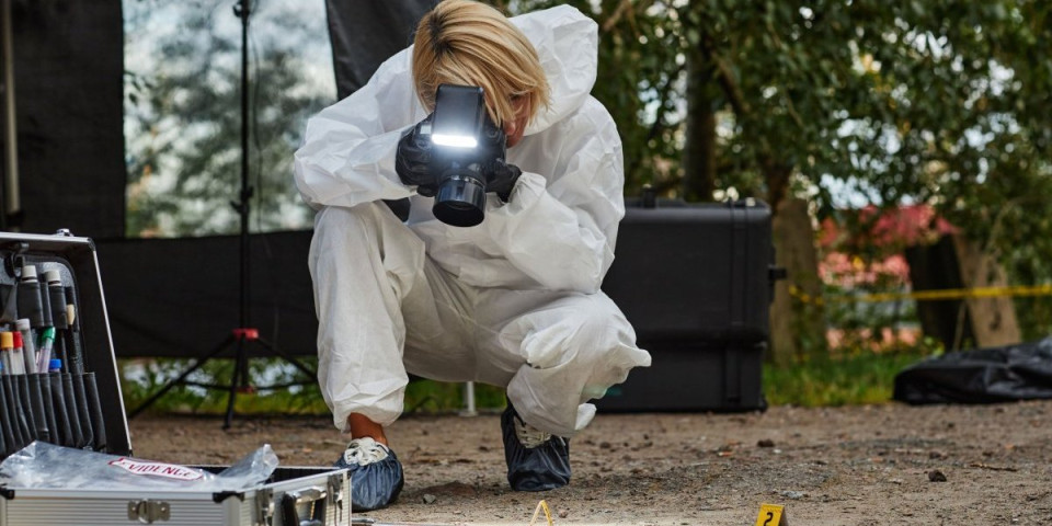 Pucnjava na jugu Srbije: Muškarac izrešetan ispred lokala, potera za napadačem