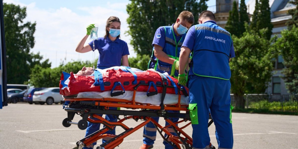 Horor zbog TikTok izazova? Dečaku izgorelo 95 odsto tela, lekari mu se bore za život