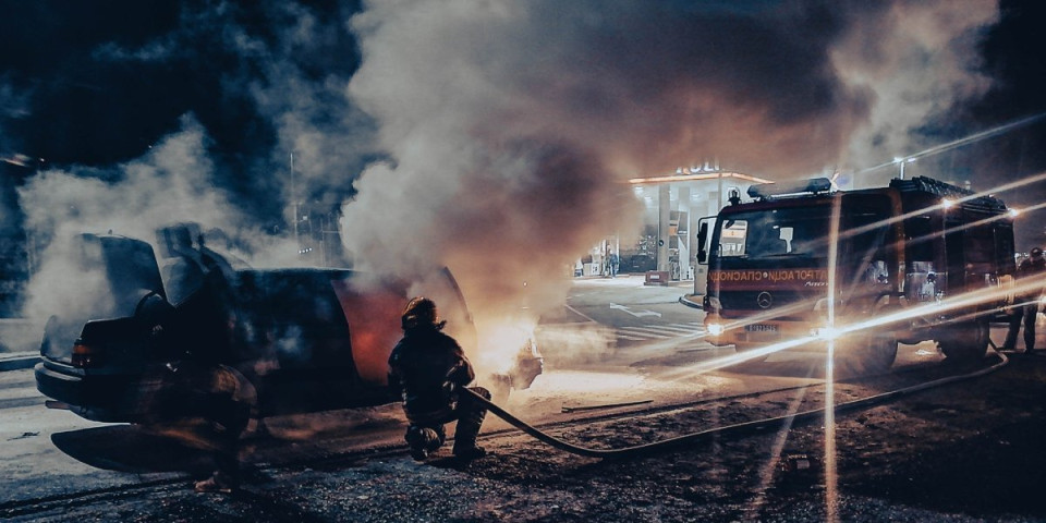 Žestok sudar kod Ključa: Ima mrtvih, auto uništen do neprepoznatljivosti
