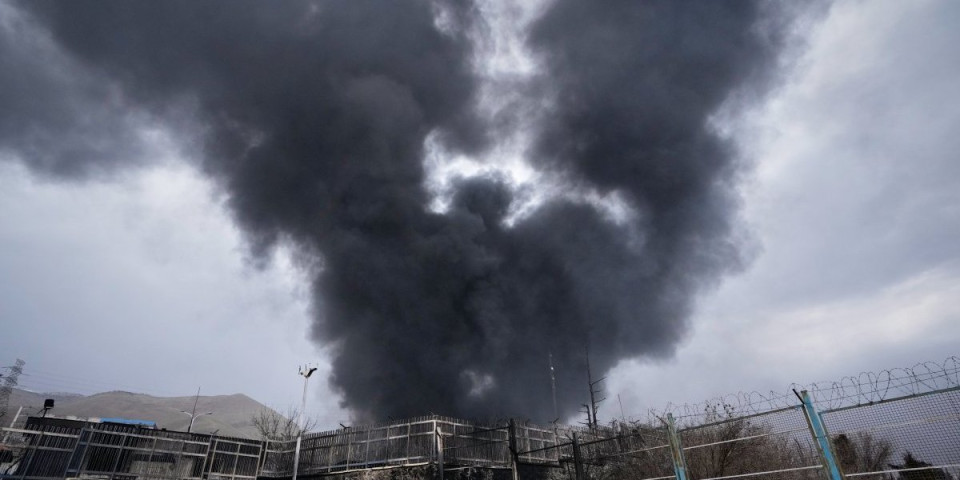 Otrovno nebo nad Iranom: "Crna kiša" zatvorila ljude u kuće, SZO izdala hitno upozorenje