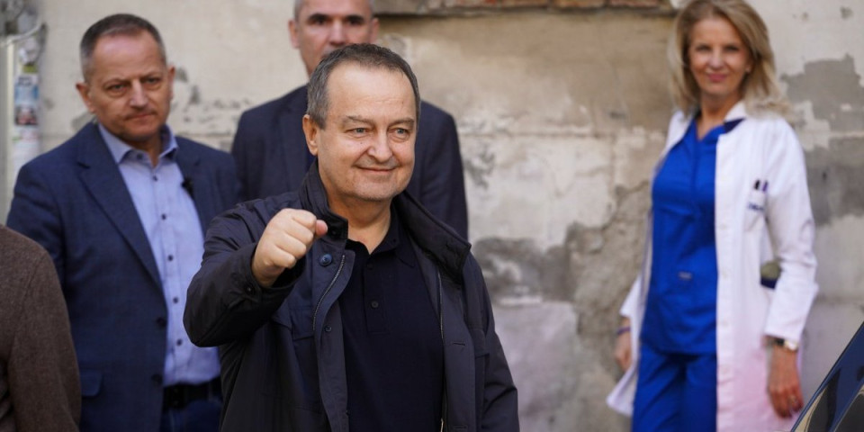 Dačić izašao iz bolnice: Ministar izgovorio samo ove dve rečenice