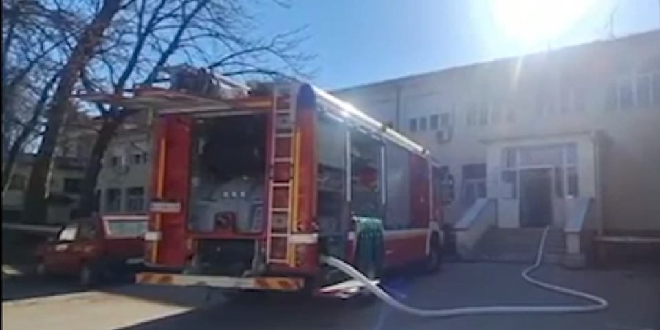 Oglasila se bolnica u Čačku posle požara: Bebe na sigurnom, vatra je krenula odavde (VIDEO)
