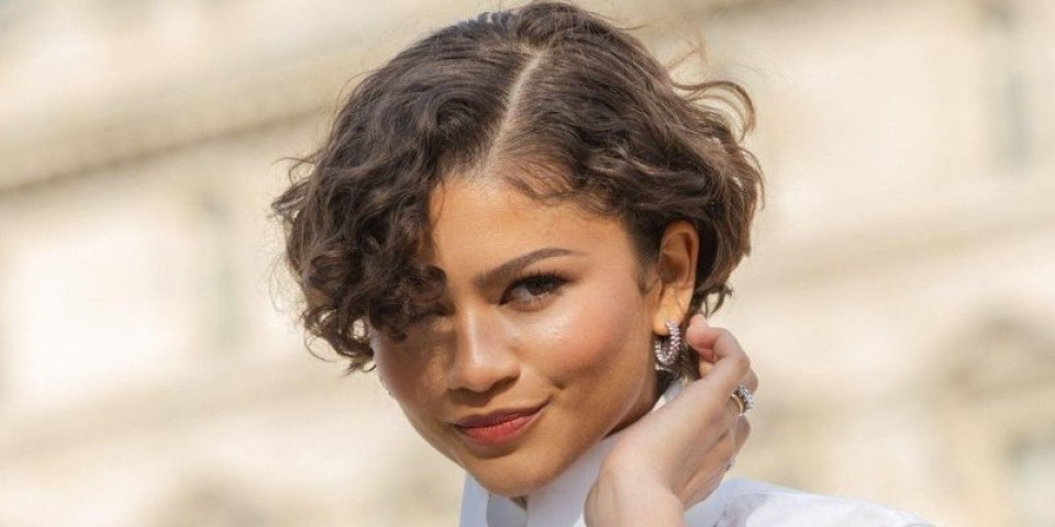 Jedna haljina i ceo svet priča o njoj: Zendaja napravila spektakl u Parizu (FOTO)