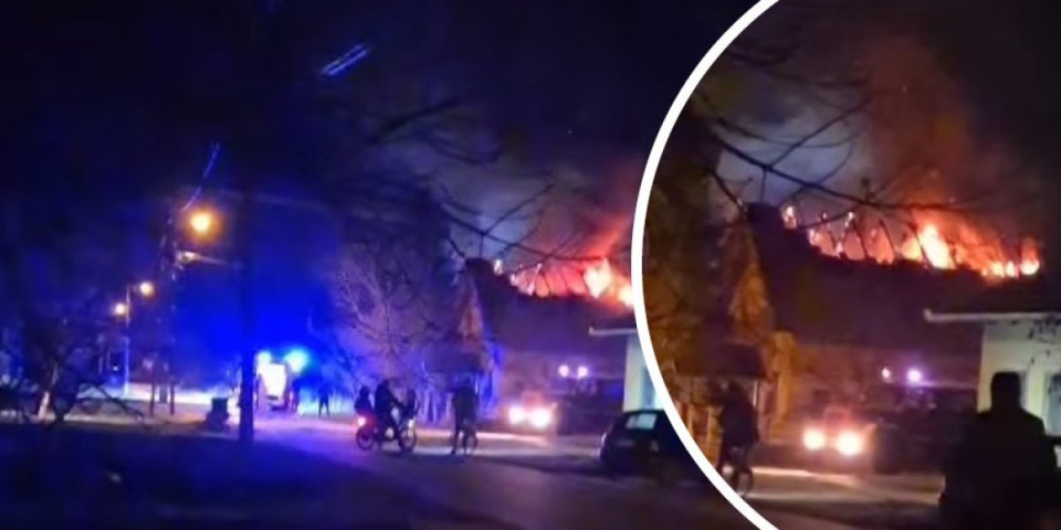 Buktinja progutala kuću u Bačkom Petrovcu: Vatrogasci spasioci na terenu, stigla pomoć i iz Novog Sada (VIDEO)