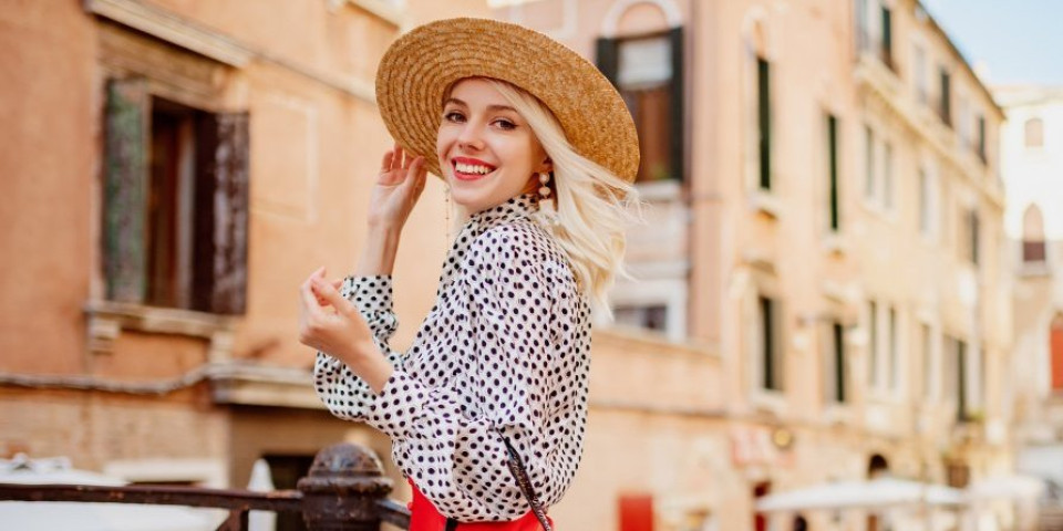 Tufne su ponovo u modi: Poznate dame odlučuju se baš za odeću sa ovim dezenom (FOTO)