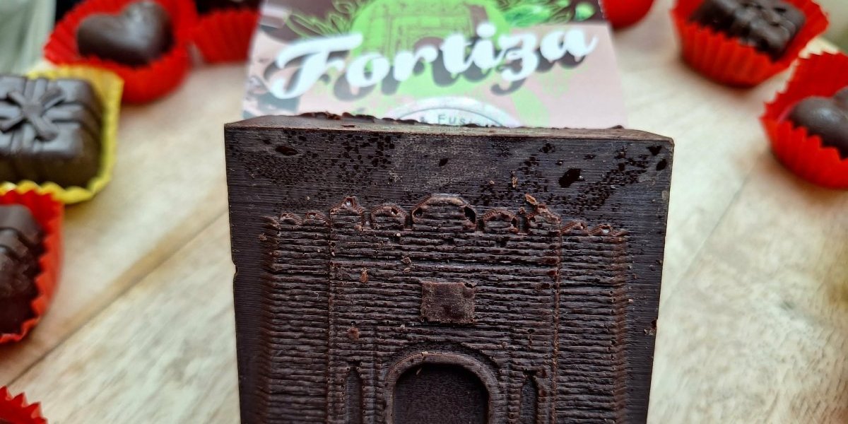 Jestivi suvenir - čokolada s reljefom Niške tvrđave 