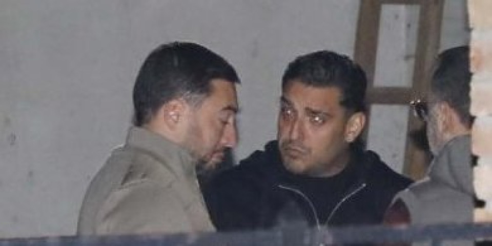 "Izgubio sam pola sebe i svog srca": Darko Lazić jedva priča, pevač prvi put o smrti brata