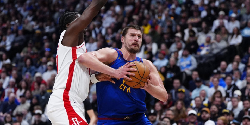 Jokić nasamario ceo tim: Izluđivao igrače Hjustona, nisu znali šta ih je snašlo (VIDEO)