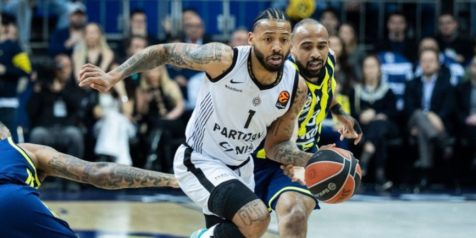 Dilema u Humskoj: Karlik Džons želi da ostane, ali šta kaže kalkulator Ostoje Mijailovića?