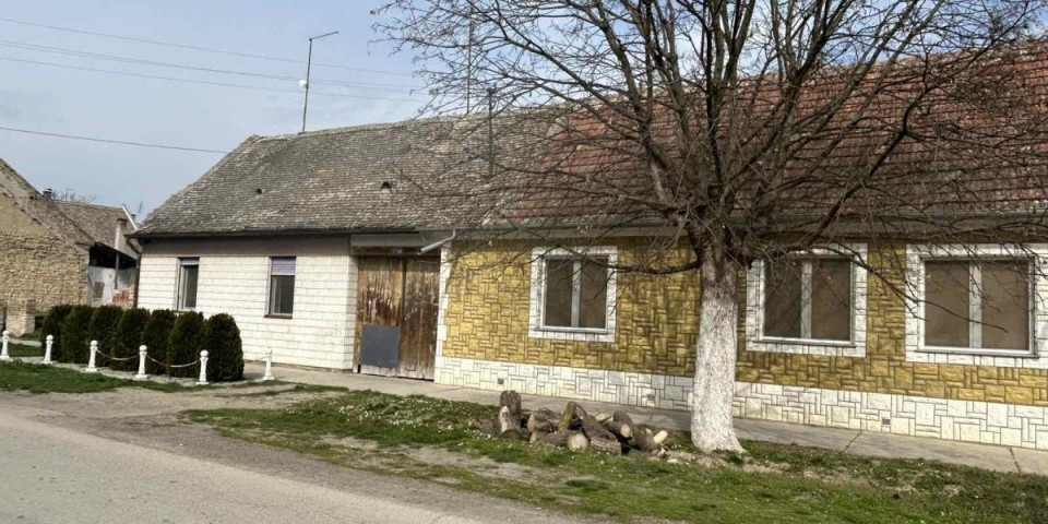 Poznato zbog čega je starac izbo dve žene: Prve slike i snimci sa mesta ubadanja u Odžacima (FOTO/VIDEO)