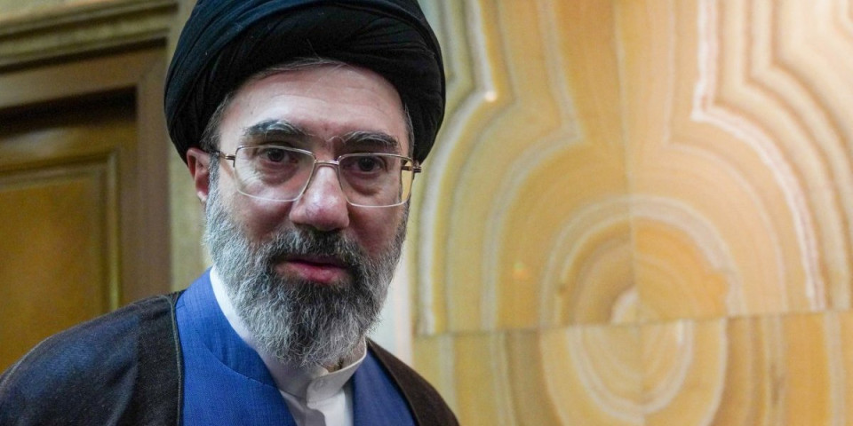 Gde je nestao Hamnei? Teheranom vlada vođa bez lica i glasa: Verski vrh besan, niko ne veruje u pisma "duha" iz bunkera!