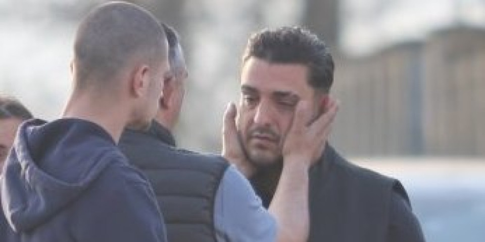 Darkove kolege pristižu da izjave saučešće,  a on van sebe: Cela estrada u suzama (FOTO/VIDEO)