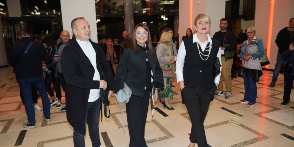 "Batinaši su me čekali u garaži": Voditelja napali zbog poznatog pevača