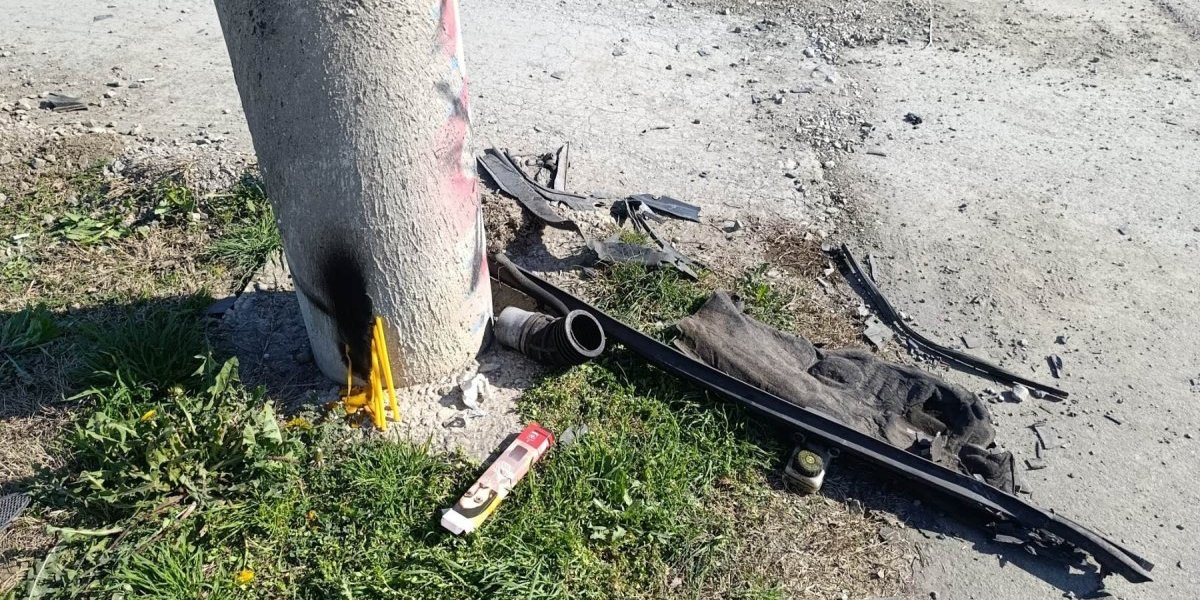 Zakucali se tinejdžeri u stub