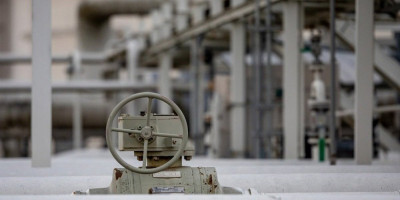 Tektonski poremećaj na tržištu energenata: Trampov pakt sa Iranom i upozorenje IEA oborili cenu nafte